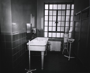Indian Sanitorium, Albuquerque, New Mexico: Physician's "Scrub" room