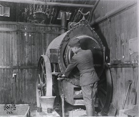 Base Hospital No. 2. Etretat, France: British delousing machine