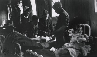 U. S. Army Base Hospital Number 18, Bazoilles, France: Johns Hopkins Unit, dressing a badly wounded soldier