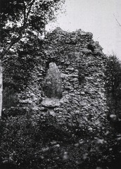 U. S. Army Base Hospital No. 117, LaFauche, France: Ruins of old castle built in the 9th century within the grounds