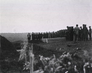 U.S. Army Mobile Hospital No. 39, Aulnois-sur-Vestuzy, France: Burying American soldiers