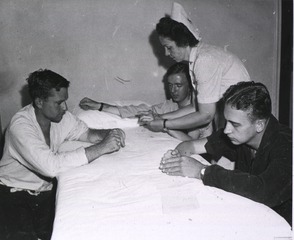 U.S. Army. Halloran General Hospital, Staten Island, N.Y: Nurse with patients