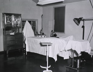 U.S. Air Force. Hospital, McChord Air Force Base, Tacoma, Wash: Interior view- Crash Ward Emergency Treatment Room