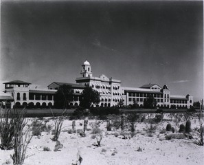 U.S. Veteran's Administration Hospital, Tucson, AZ: Front view of main building