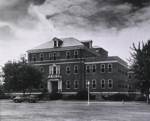 U.S. Veteran's Administration Hospital, North Luttle Rock, AR: Front view