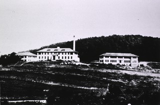 Glen Lake Sanatorium, Oak Terrace, Minn: Panoramic view of hospital in 1917