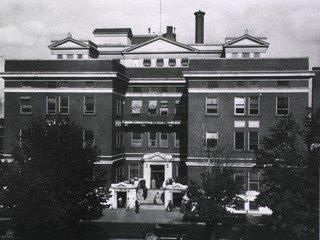 Mayo Clinic and Foundation, Rochester, Minn: Exterior view- 1914 office that became Mayo Clinic