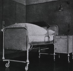 Zurcher Heilstatte fur Lungenkranke und Chirurgische Tuberkulosen, Clavadel, Switzerland: Interior view of surgical clinic, patient's bed