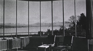 Krankenhaus, Wadenswil, Switzerland: Eastern terrace with view of the lake of the Glarner Mountains