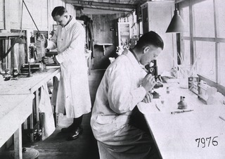 U.S. American National Red Cross Hospital No. 5, Auteuil, France: Studying bacteria of Trench Fever diseases and experimenting with new antiseptic solutions in the laboratory