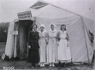 U.S. American National Red Cross Hospital No. 6, Paris, France: Nurses in front of the recreation hut