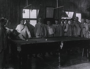 U.S. American National Red Cross Hospital No. 21, Paighnton, England: Billiard room for wounded patients