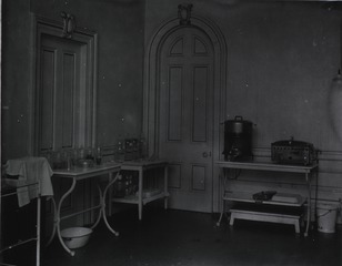 U.S. American National Red Cross Hospital No. 21, Paighnton, England: Corner of an operating room