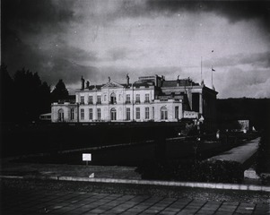 U.S. American National Red Cross Hospital No. 21, Paighnton, England: View of main building and surrounding gardens