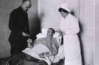 U.S. American National Red Cross Hospital No. 101, Paris, France: Doctor and nurse on morning rounds