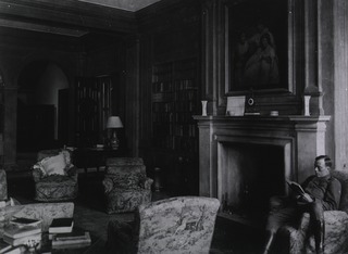 U.S. American National Red Cross Convalescent Hospital No. 101, Lingfield, England: Interior of library