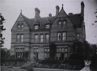 U.S. American National Red Cross Hospital No.4, Liverpool, England: Exterior view- English residence housing the surgical and nursing staffs