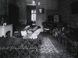 U.S. American National Red Cross Convalescent Hospital No. 102, Wimbledon, England: Patients in the lounge