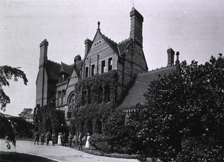 U.S. American National Red Cross Hospital No.4, Liverpool, England: Exterior view- English residence converted to hospital building
