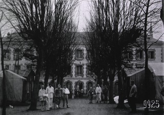 U.S. American National Red Cross Hospital No. 109, Évreaux, France: Front view with patients