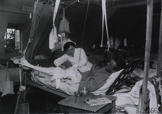 U.S. American National Red Cross Hospital No. 109, Évreaux, France: Arrangements used for supporting and stabilizing an injured leg