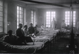 U.S. American National Red Cross Hospital No. 109, Évreaux, France: Interior of ward