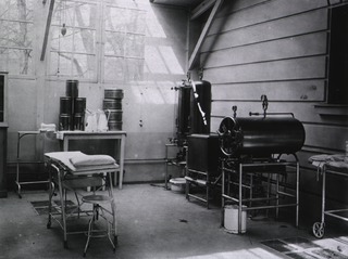 U.S. American National Red Cross Hospital No. 112, Auteuil, France: Operating room