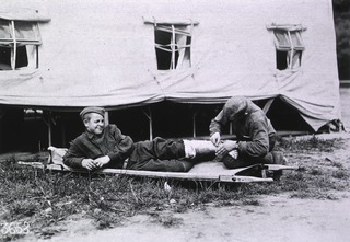 U.S. American National Red Cross Hospital No.5, Paris, France: Demonstrating the use of "Front Parcel"