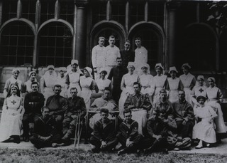 U.S. American National Red Cross Naval Hospital, London, England: Nurses, patients and staff
