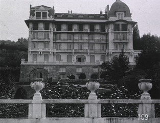 U.S. American National Red Cross Hospital, Evian, France: Front view of Hotel Chatelet, which was used as a childrens' hospital