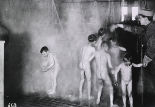 U.S. American National Red Cross Hospital, Evian, France: Shower baths for the repatriated boys from Germany and Belgium