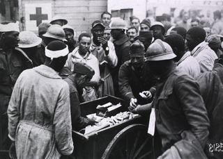 U.S. American National Red Cross Hospital No.5, Paris, France: Red Cross distributing Chocolate