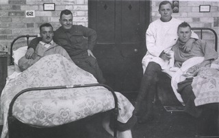 Great Britain, British Red Cross Society Voluntary Aid Detachment Hospital, Newton-Abbot, England: Wounded soldiers and buddies