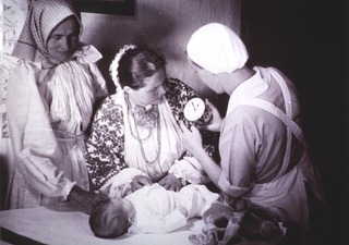 [Public Health - Yugoslavia.]: [Nurse with mother and child.]