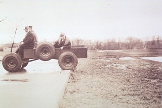 Ambulances- Horsedrawn: General view (note inflated rubber tires)