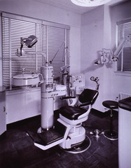 [Front view of dental chair]