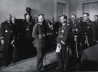 [Major Edgar E. Hume]: [Presentation of the Order of Cincinnati to Polish Prime Minister]