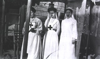 [Three nurses, Harbin]