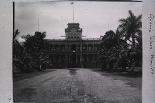 [Queen's Palace- Honolulu]
