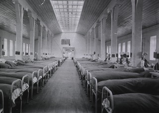 [Russo-Japanese War, 1904-1905, Medical & Sanitary Affairs]: [Interior view- Ward]
