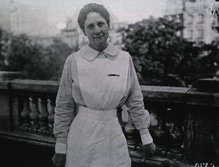 [Mrs. George Munroe, chief of all American Auxiliary Nurses]