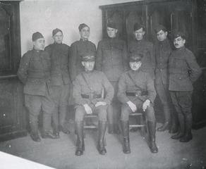 [European War 1914-1918, Group Portraits]: [U.S. District Laboratory Personnel]