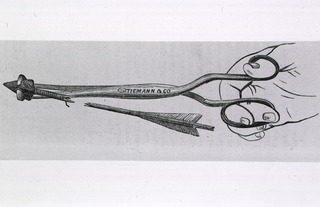 [Medical instruments and apparatus: "Forceps for the extraction of arrow-heads"]