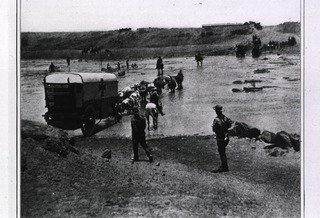 [Ambulances - Horse-drawn: Fording the Modder River during the War in South Africa]