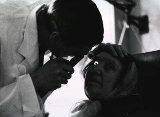 Direct method of examining the fundus oculi or eyeground