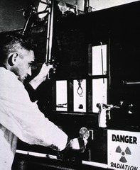 ... one of the numerous ingenious devices permitting the handling of radioactive substances