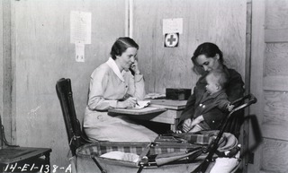 [Mother and infant visit health care facility]
