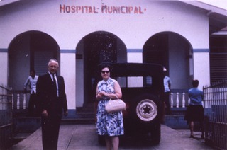 [Ruth Coats outside Hospital Municipal in Ponce, Puerto Rico, 1965]