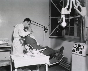 [Dental clinic in the 193rd General Hospital, Verdun, France]