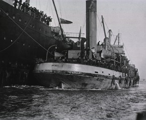 [M.H. 39, Brest Harbour, France. Embarking on H.M.S. "Molita" from lighter "Nenette"]